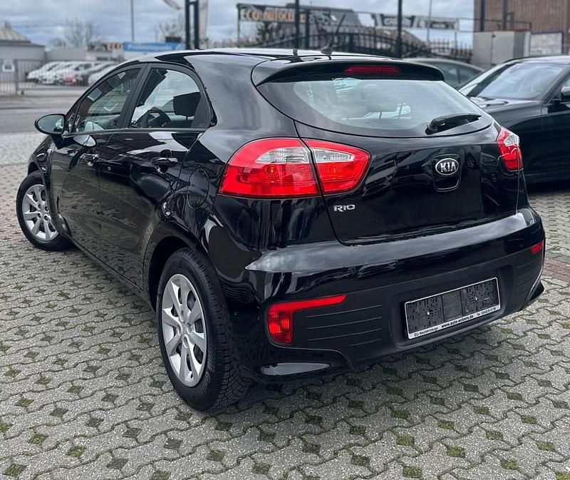 Gebraucht Kia Rio Edition 7 86 PS (63 kW) 2017 Schwarz Limousine
