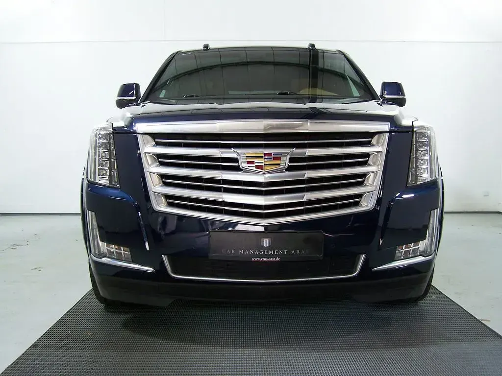 Gebraucht Cadillac Escalade 426 PS (313 kW) 2018 Blau (metallic) SUV