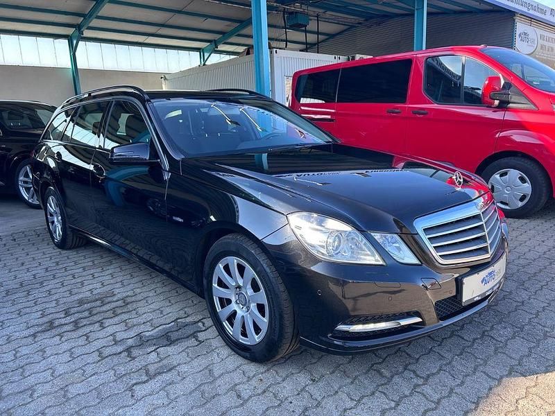 Second-hand Mercedes E220 170 CP (125 kW) 2012 Negru Break