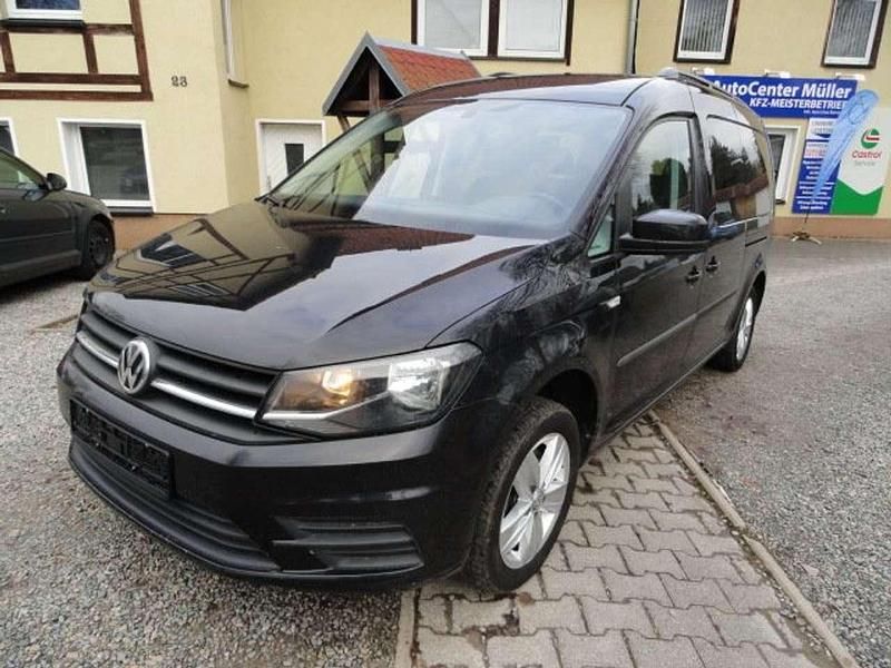 Deep black perleffekt Gebraucht 2016 VW Caddy Maxi Trendline Van / Kleinbus | 18.995 € (Guter Preis) - Bild 1/4