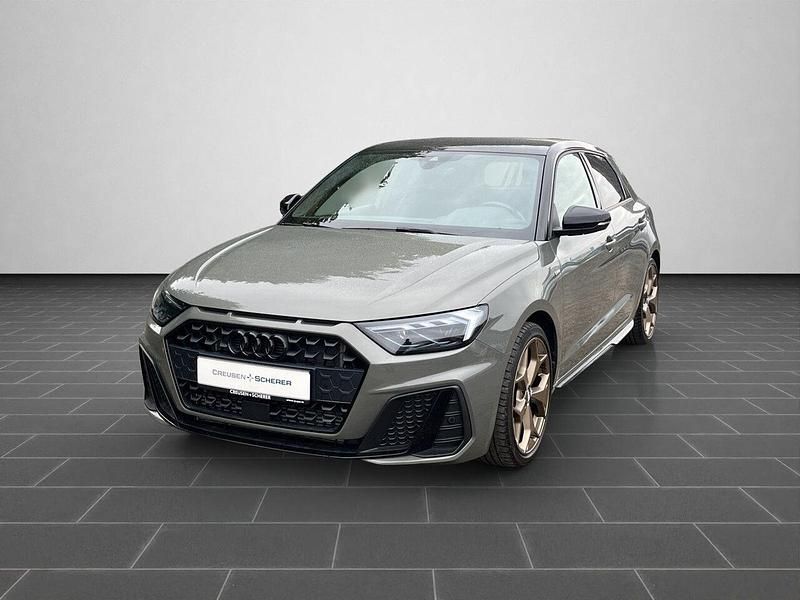 Chronosgrau metallic/mythosschwarz metallic (metallic) Gebraucht 2020 Audi A1 Sportback Advanced Kleinwagen | 25.900 € (Fairer Preis) - Bild 1/4