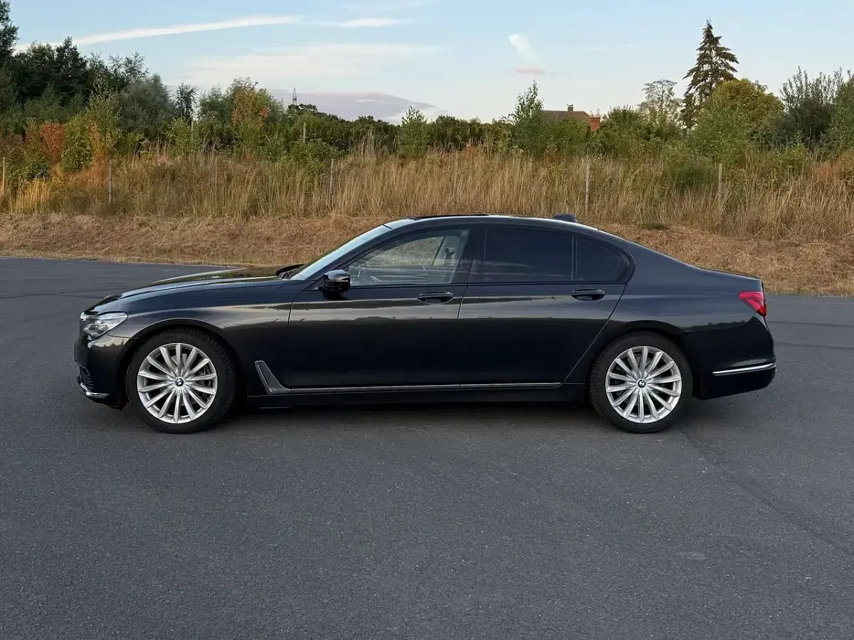 Gebraucht BMW 740 320 PS (235 kW) 2019 Grau Limousine
