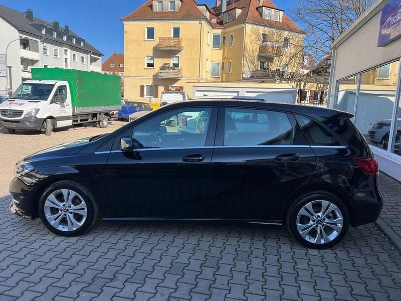 Gebraucht Mercedes B180 122 PS (89 kW) 2018 Schwarz Van / Kleinbus