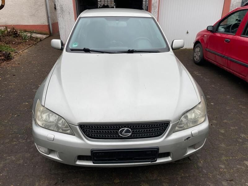 Gold Gebraucht 2002 Lexus IS200 Limousine | 1.500 € - Bild 1/4