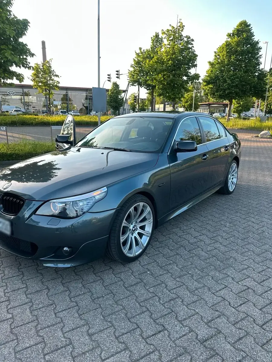 Gebraucht BMW 525 M Sport 197 PS (144 kW) 2008 Silber Limousine
