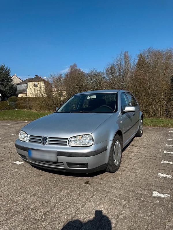 Gebraucht VW Golf IV 105 PS (77 kW) 2002 Silber Kleinwagen