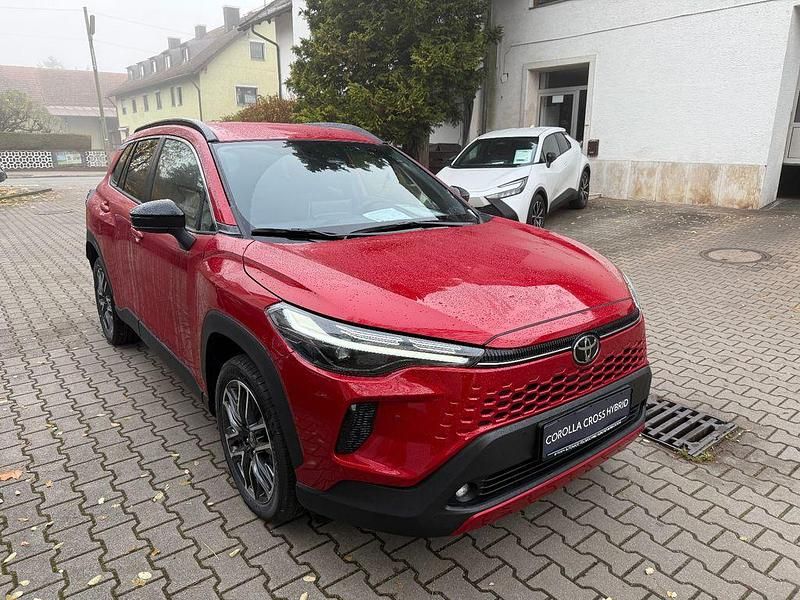 Neu Toyota Corolla Cross 197 PS (144 kW) 2025 Grün SUV