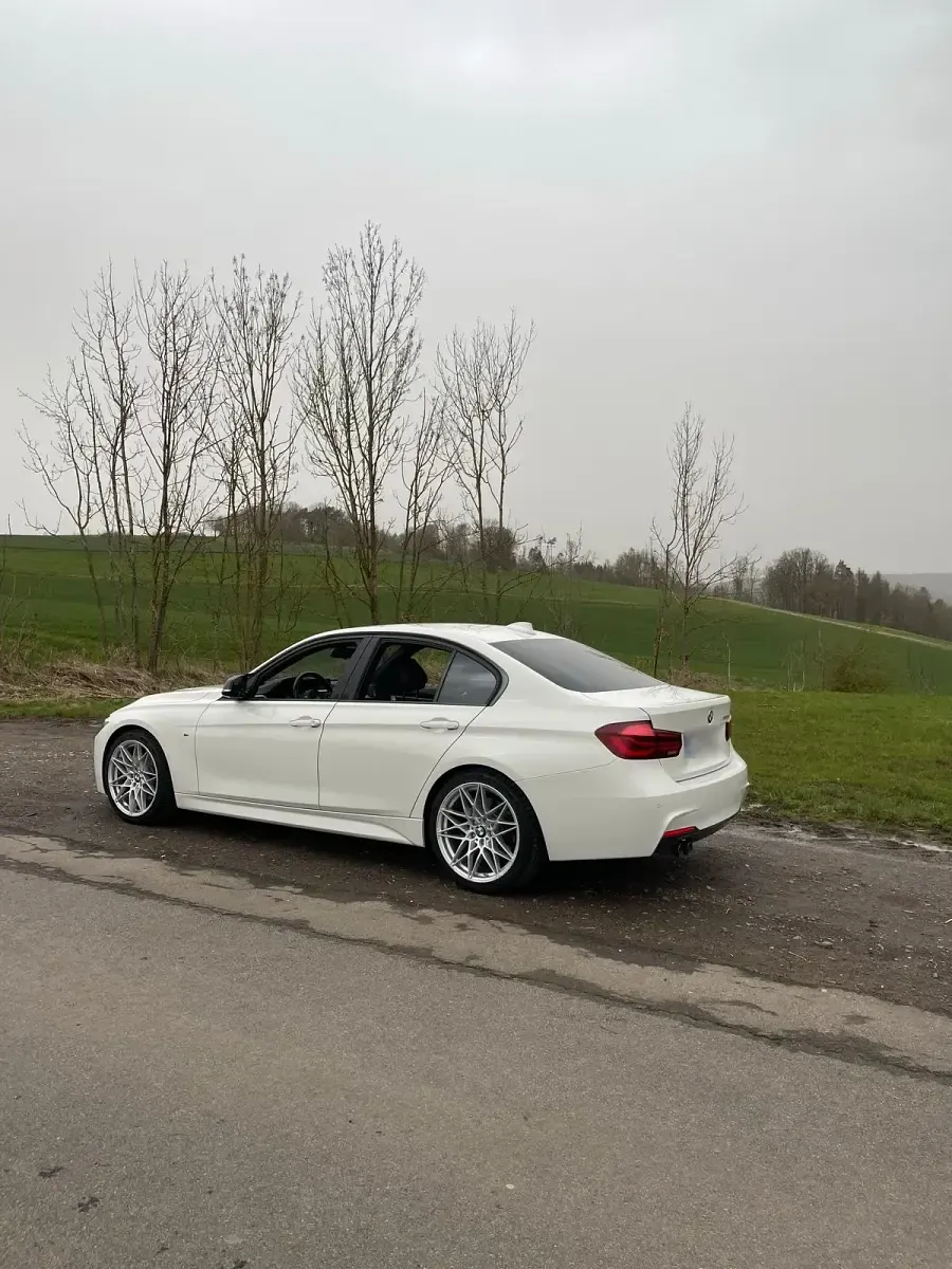 Gebraucht BMW 330 Shadowline 258 PS (189 kW) 2018 Weiß Limousine