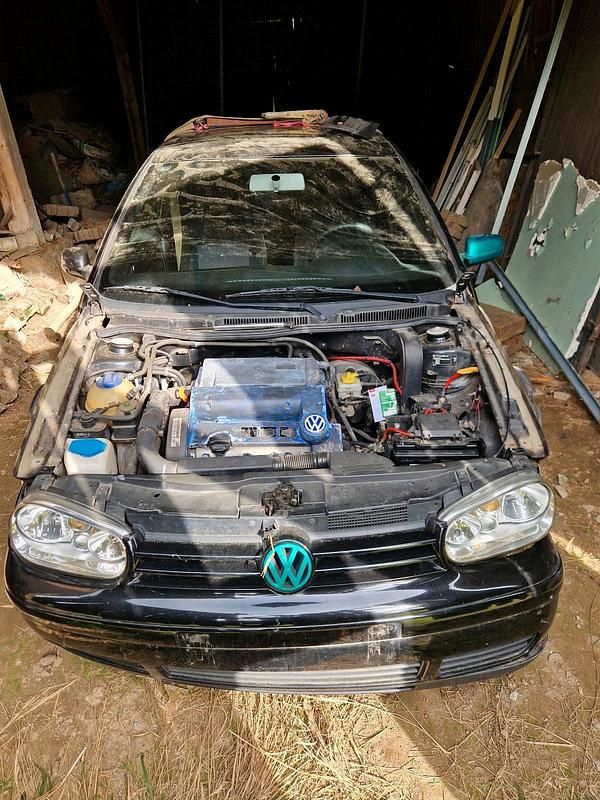 Schwarz Gebraucht 2002 VW Golf IV Kleinwagen | 300 € (Superpreis) - Bild 1/4