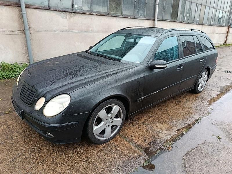 Schwarz Gebraucht 2003 Mercedes E500 Avantgarde Kombi | 3.990 € (Superpreis) - Bild 1/4