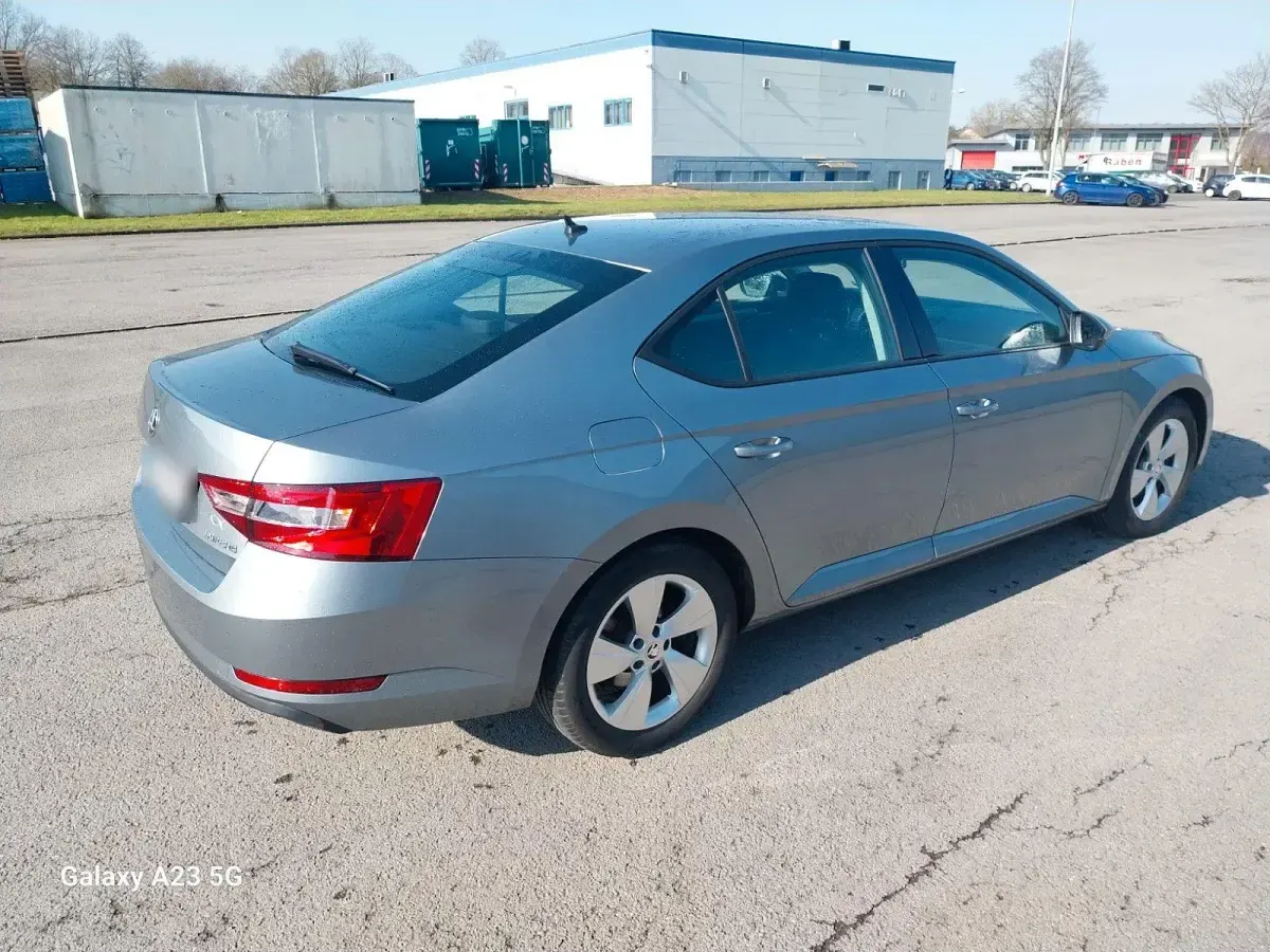 Używany Skoda Superb 150 KM (110 kW) 2017 Szary Sedan/Limuzyna