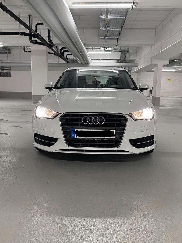 Weiß Gebraucht 2016 Audi A3 Sportback Kleinwagen | 8.000 € (Fairer Preis) - Bild 1/4