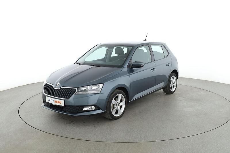 Grau Gebraucht 2019 Skoda Fabia Cool Plus Limousine | 10.630 € (Guter Preis) - Bild 1/3