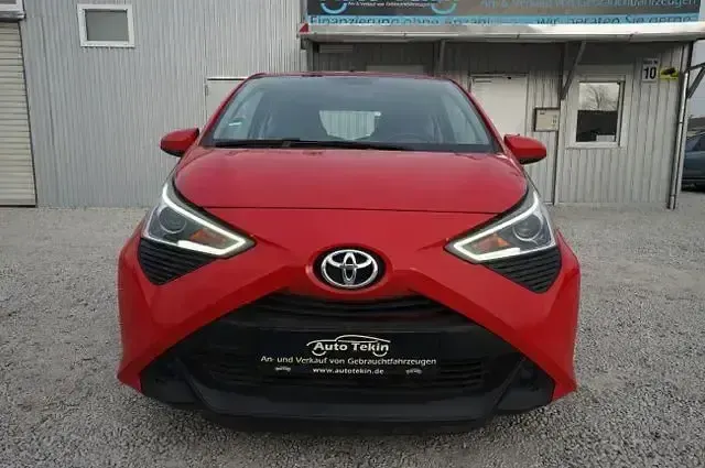 Gebraucht Toyota Aygo X-play 72 PS (52 kW) 2018 Vulcanorot Kleinwagen