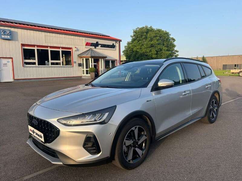 Polarsilber metallic Gebraucht 2024 Ford Focus Active Kombi | 25.900 € (Fairer Preis) - Bild 1/4