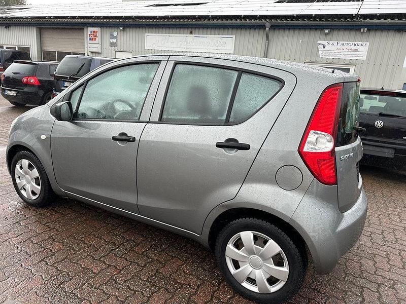 Gebraucht Suzuki Splash 68 PS (50 kW) 2012 Grau Kleinwagen