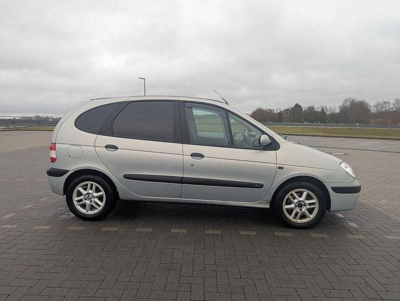 Gebraucht Renault Scénic Expression 107 PS (78 kW) 2002 Silber Van / Kleinbus