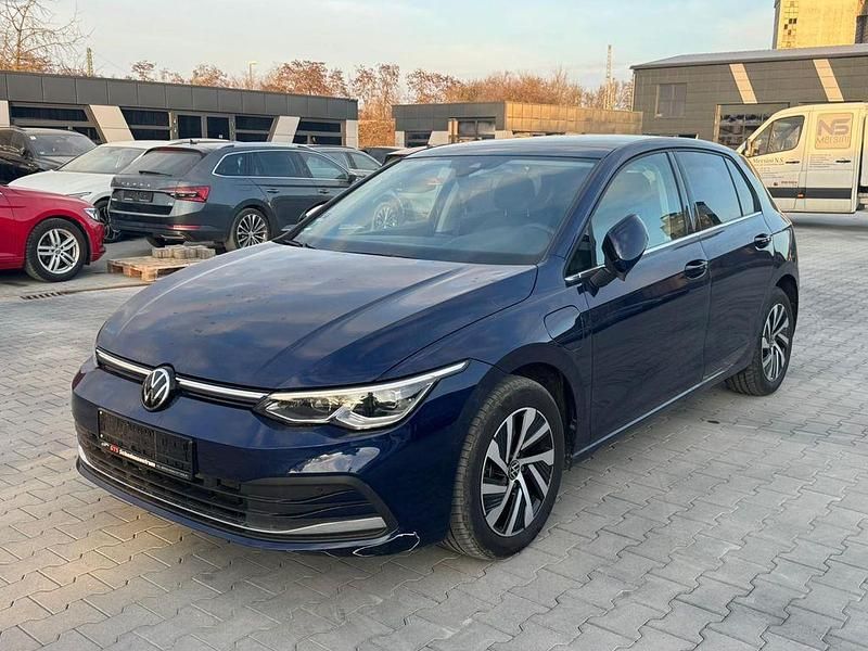 Blau Gebraucht 2021 VW Golf VIII Style Limousine | 20.990 € (Guter Preis) - Bild 1/4