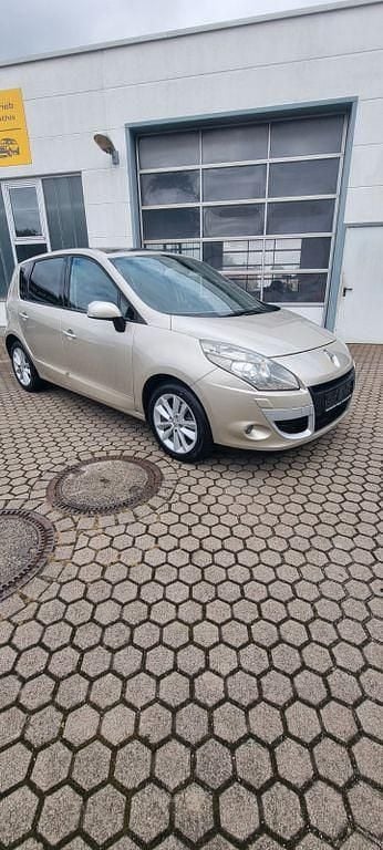 Beige Gebraucht 2010 Renault Scénic III Luxe Van / Kleinbus | 6.390 € (Fairer Preis) - Bild 1/4