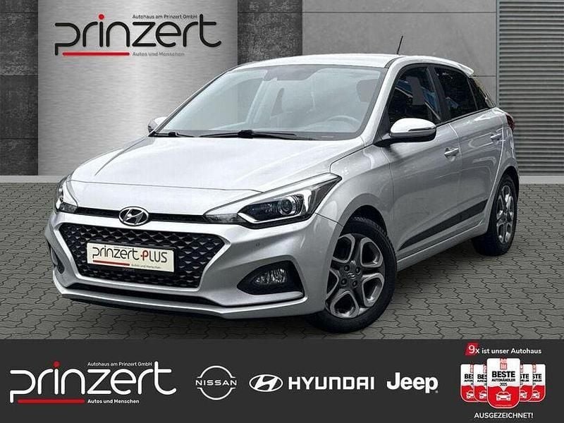 Sleek silver / met Gebraucht 2019 Hyundai i20 Style Limousine | 12.970 € (Etwas zu teuer) - Bild 1/4