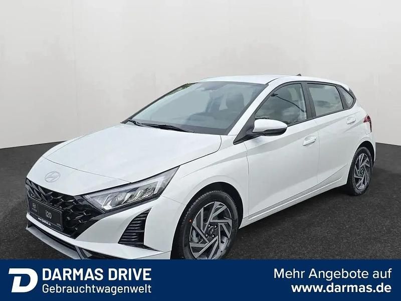 Atlas white Gebraucht 2024 Hyundai i20 Comfort Kleinwagen | 17.580 € (Fairer Preis) - Bild 1/1