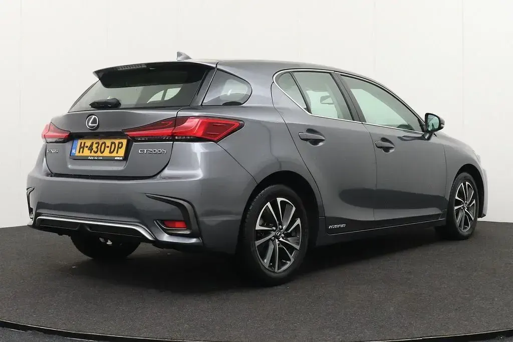 Gebraucht Lexus CT200h Business Edition 182 PS (133 kW) 2020 Grau Limousine