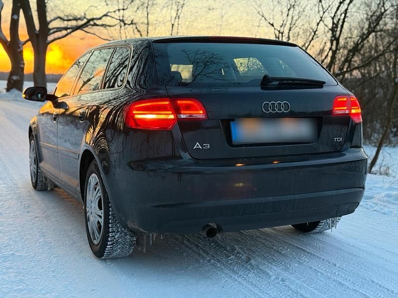 Gebraucht Audi A3 105 PS (77 kW) 2011 Schwarz Kleinwagen