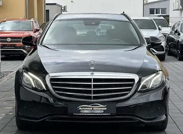 Gebraucht Mercedes E220 Avantgarde 194 PS (142 kW) 2018 Schwarz Limousine