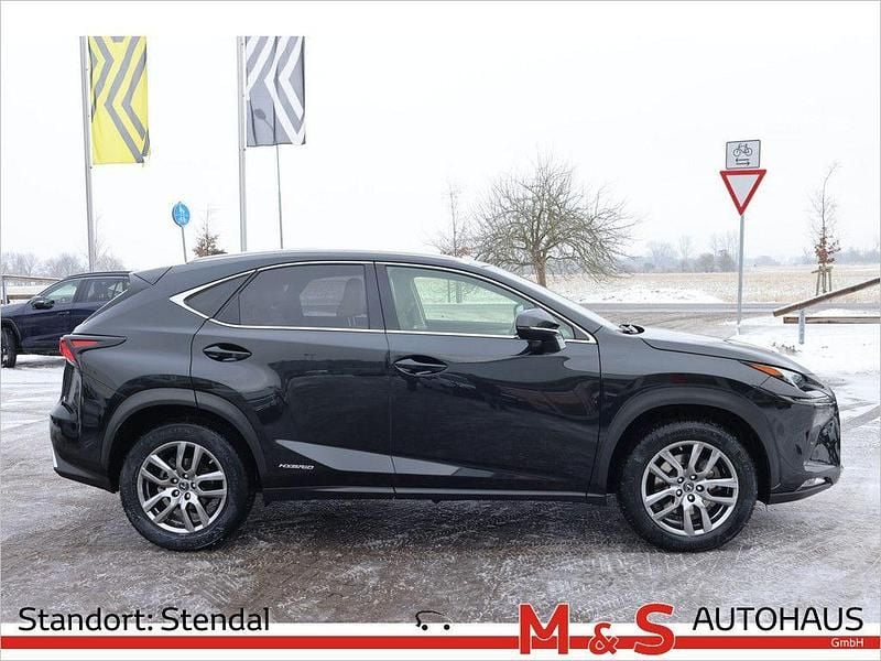 Gebraucht Lexus NX300h E-FOUR 197 PS (144 kW) 2019 Schwarz SUV
