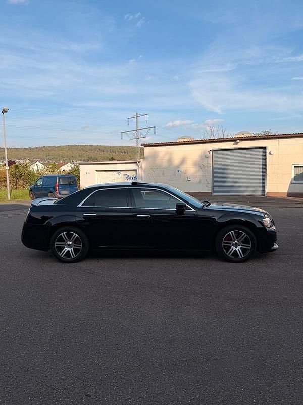 Second-hand Chrysler 300C 190 CP (139 kW) 2013 Negru Berlinǎ