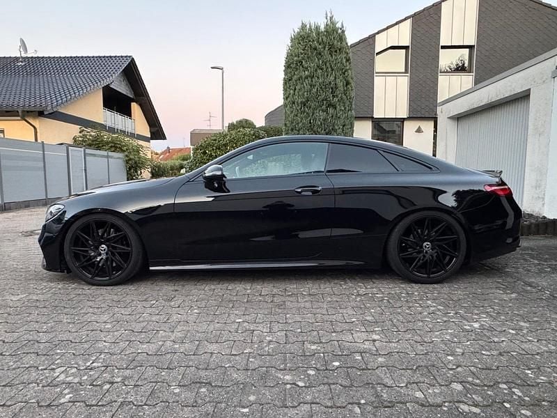 Gebraucht Mercedes E300 AMG 2018 Schwarz Coupé
