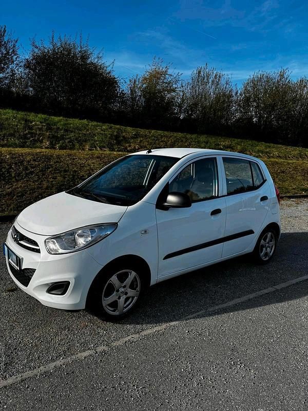 Weiß Gebraucht 2011 Hyundai i10 Kleinwagen | 2.450 € (Fairer Preis) - Bild 1/4