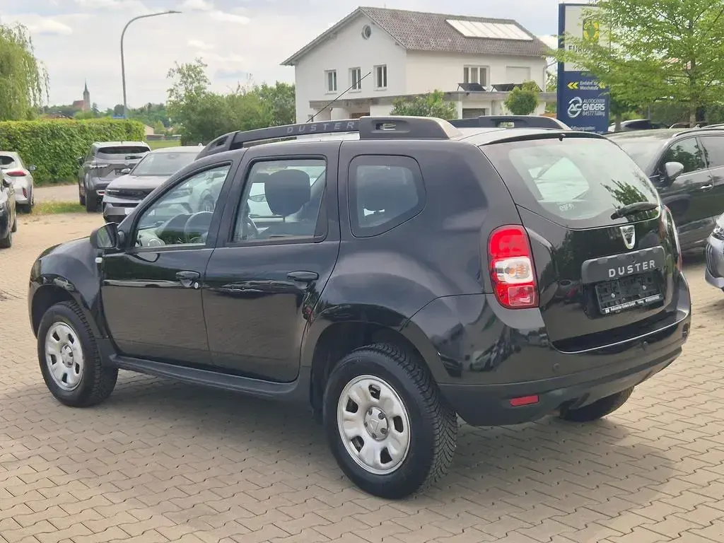 Second-hand Dacia Duster Lauréate 114 CP (83 kW) 2016 Negru SUV