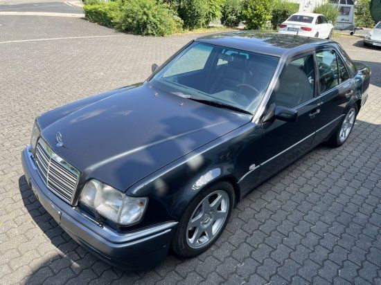 Gebraucht Mercedes E500 326 PS (239 kW) 1992 Schwarz Limousine