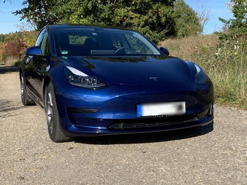 Blau Gebraucht 2022 Tesla Model 3 Standard Range Plus Limousine | 24.000 € (Guter Preis) - Bild 1/4