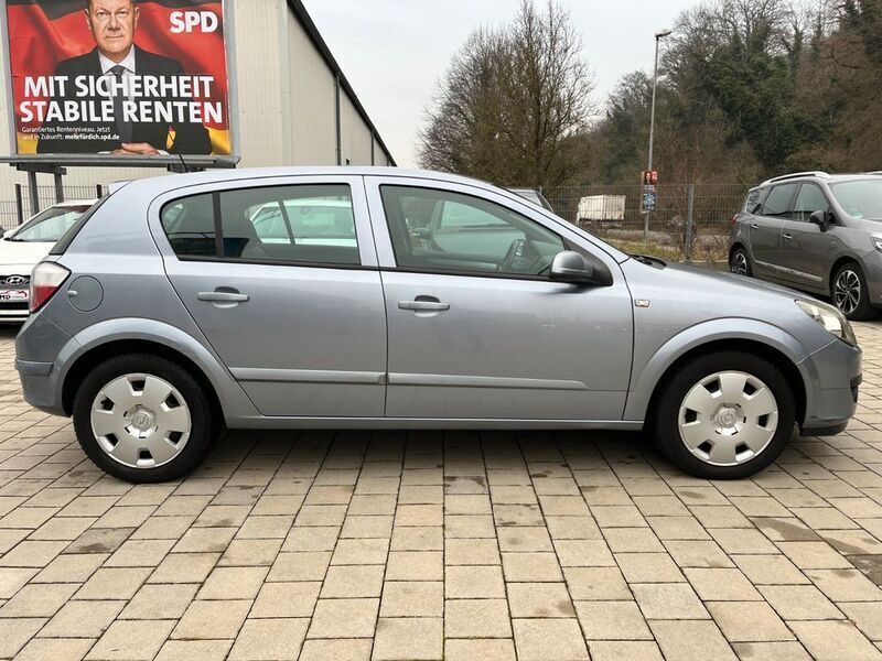 Gebraucht Opel Astra Edition 105 PS (77 kW) 2005 Silber Limousine
