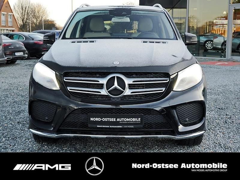 Gebraucht Mercedes GLE250 AMG line 204 PS (150 kW) 2018 Unilack schwarz uni SUV