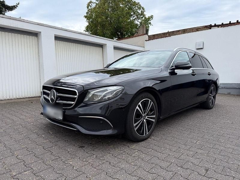 Schwarz Gebraucht 2020 Mercedes E400 Kombi | 19.500 € (Etwas zu teuer) - Bild 1/4