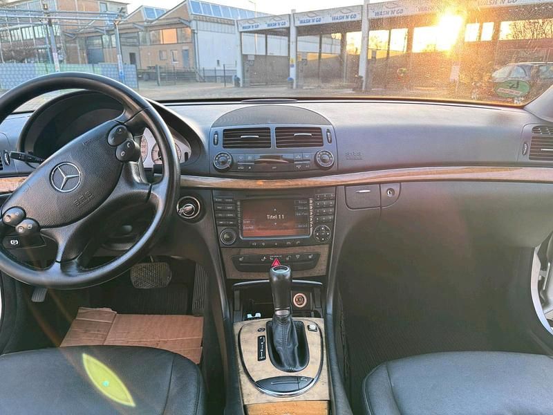 Gebraucht Mercedes E280 190 PS (139 kW) 2006 Silber Limousine