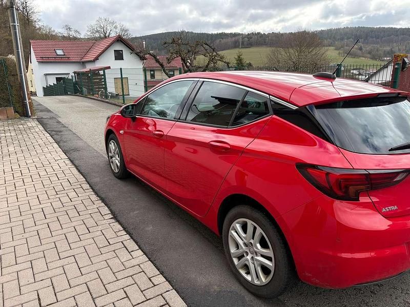 Gebraucht Opel Astra Innovation 125 PS (91 kW) 2017 Rot Limousine