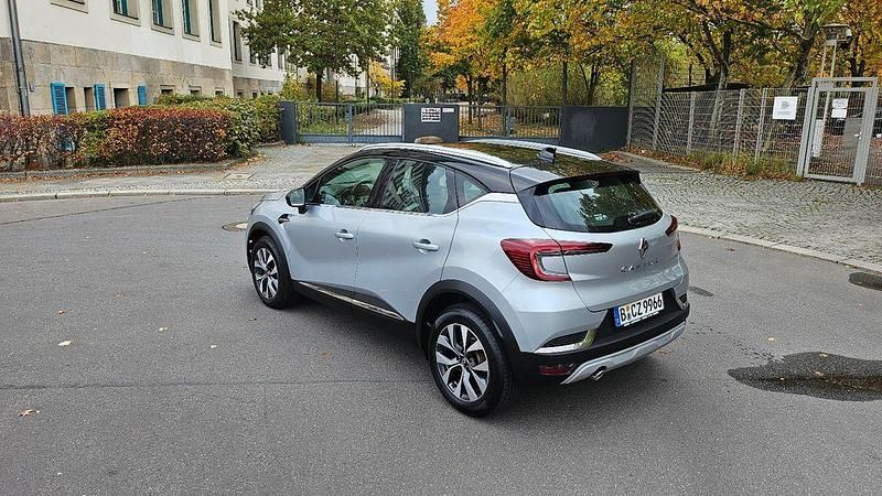 Gebraucht Renault Captur Intens 154 PS (113 kW) 2020 Silber SUV