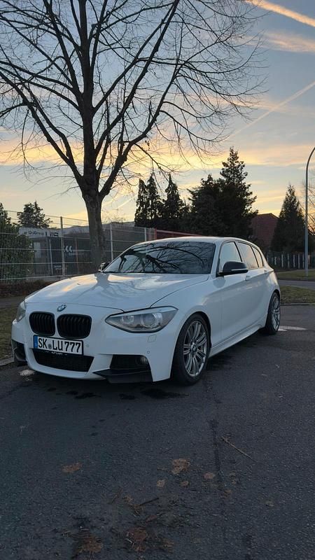 Weiß Gebraucht 2013 BMW 120 M Sport Kleinwagen | 11.250 € (Fairer Preis) - Bild 1/4