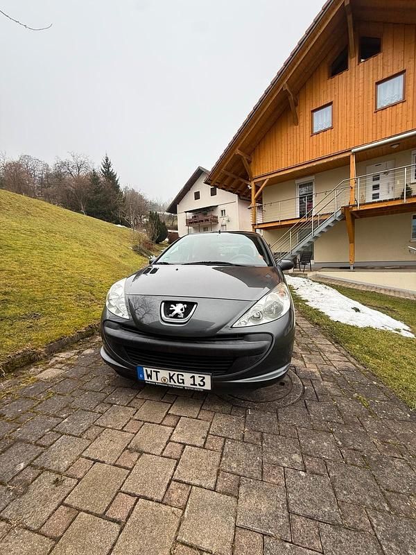 Gebraucht Peugeot 206 73 PS (53 kW) 2011 Grau Limousine