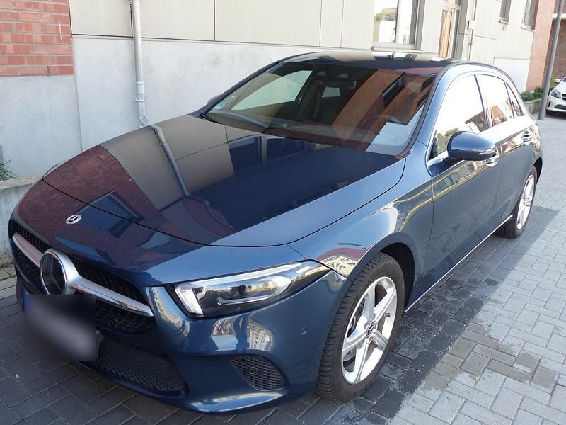 Gebraucht Mercedes A250 2022 Blau Limousine
