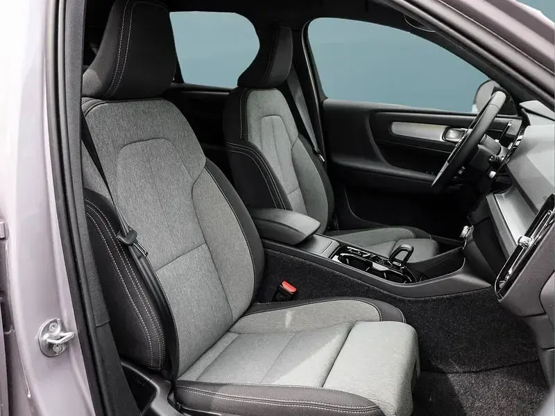 Gebraucht Volvo XC40 Core 163 PS (119 kW) 2024 Weiß SUV