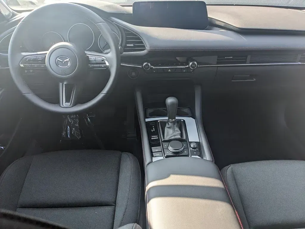 Neu Mazda 3 Homura-Line 140 PS (102 kW) 2026 Schwarz Limousine