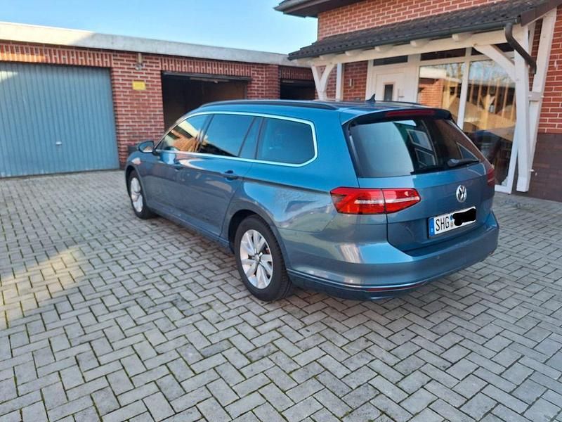 Gebraucht VW Passat Comfortline 150 PS (110 kW) 2015 Blau Kombi