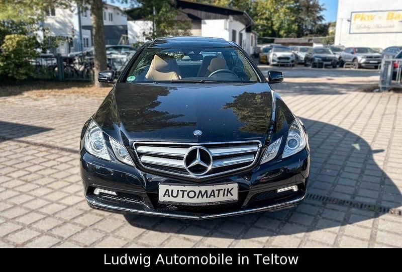 Gebraucht Mercedes E200 Avantgarde 184 PS (135 kW) 2010 Obsidianschwarz metallic Coupé