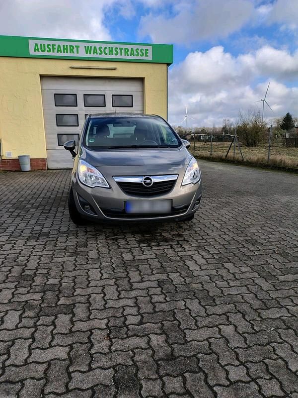 Second-hand Opel Meriva 2011 Andere farben Monovolum