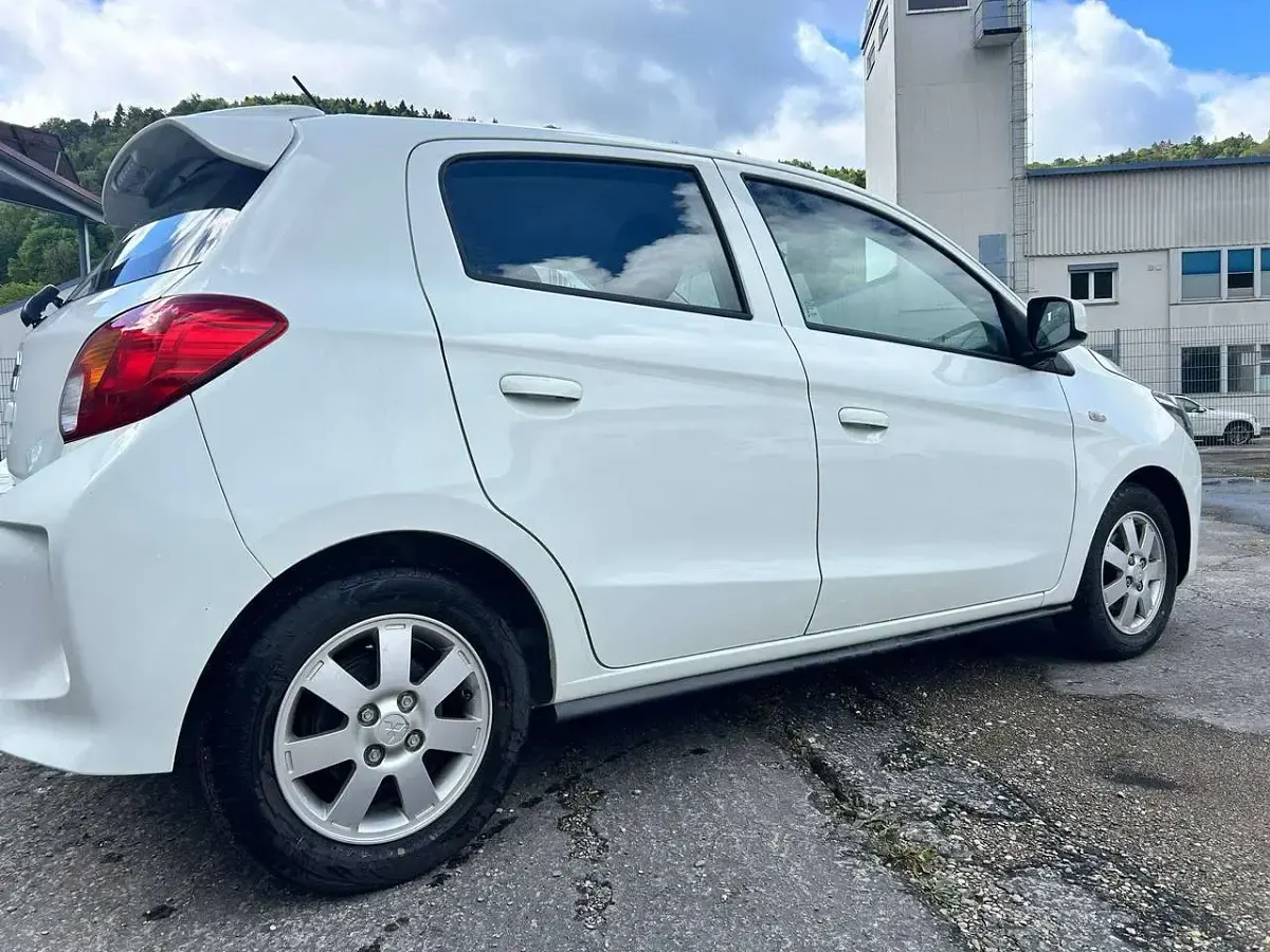 Gebraucht Mitsubishi Space Star Select 71 PS (52 kW) 2023 Islandweiss (s) Kleinwagen